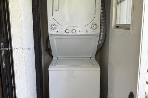 Condo in Hollywood, Florida, 2 bedrooms  № 2050664 - photo 25