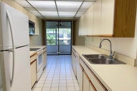 Condo in Hollywood, Florida, 2 bedrooms  № 2050664 - photo 9