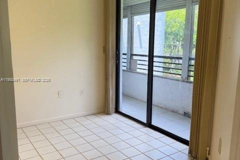 Condo in Hollywood, Florida, 2 bedrooms  № 2050664 - photo 10