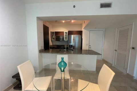 Condominio en alquiler en Miami, Florida, 1 dormitorio, 63.92 m2 № 2010716 - foto 7