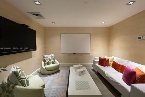 Condominio en alquiler en Miami, Florida, 1 dormitorio, 63.92 m2 № 2010716 - foto 19