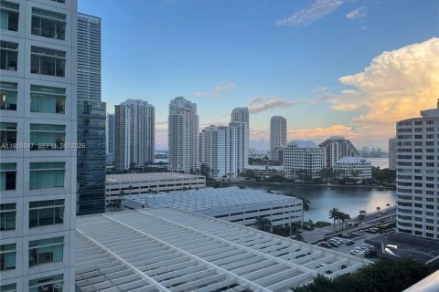 Condominio en alquiler en Miami, Florida, 1 dormitorio, 63.92 m2 № 2010716 - foto 17