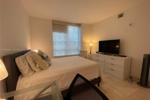 Condominio en alquiler en Miami, Florida, 1 dormitorio, 63.92 m2 № 2010716 - foto 9