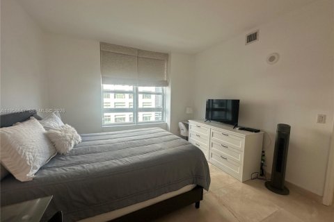 Condominio en alquiler en Miami, Florida, 1 dormitorio, 63.92 m2 № 2010716 - foto 15