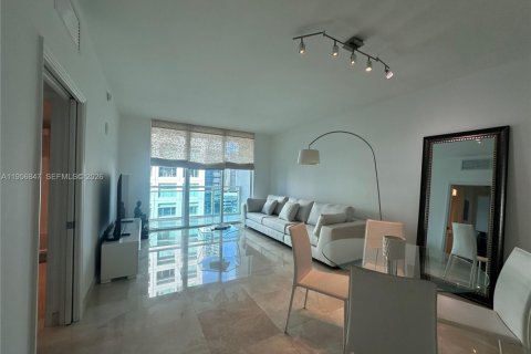 Condominio en Miami, Florida, 1 dormitorio  № 2010716