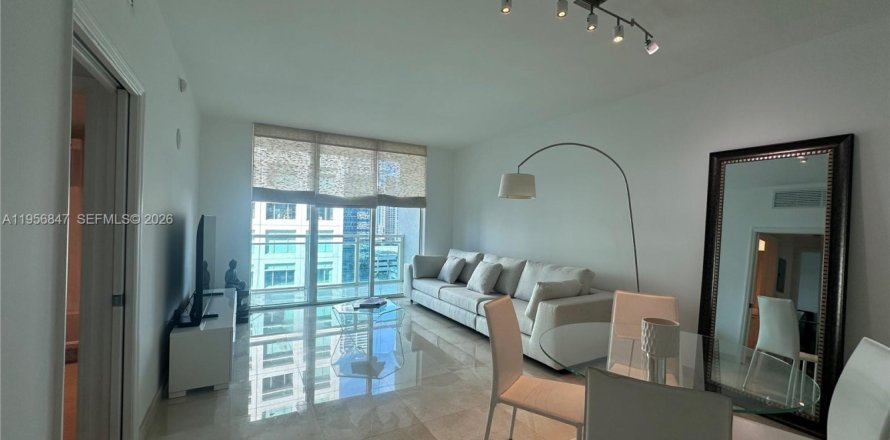 Condominio en Miami, Florida, 1 dormitorio  № 2010716