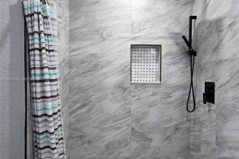 Купить виллу или дом в Норт-Майами, Флорида 4 спальни, 172.43м2, № 1995588 - фото 19