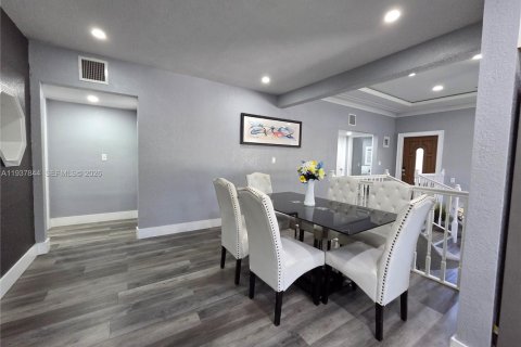 Купить виллу или дом в Норт-Майами, Флорида 4 спальни, 172.43м2, № 1995588 - фото 27