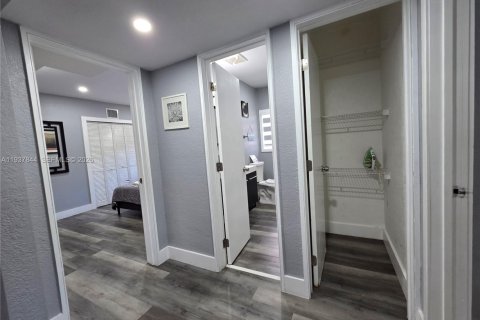 Купить виллу или дом в Норт-Майами, Флорида 4 спальни, 172.43м2, № 1995588 - фото 12