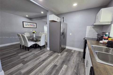 Купить виллу или дом в Норт-Майами, Флорида 4 спальни, 172.43м2, № 1995588 - фото 29