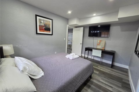 Купить виллу или дом в Норт-Майами, Флорида 4 спальни, 172.43м2, № 1995588 - фото 24