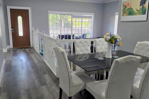 Купить виллу или дом в Норт-Майами, Флорида 4 спальни, 172.43м2, № 1995588 - фото 25