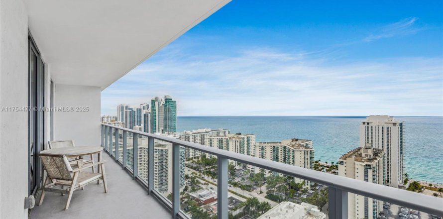 Hôtel, hôtellerie à Hollywood, Floride 2 chambres, 96.99 m2 № 1985270