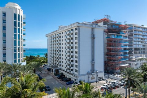 Condo in Surfside, Florida, 1 bedroom  № 1972968 - photo 3