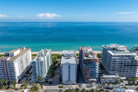 Condo in Surfside, Florida, 1 bedroom  № 1972968 - photo 2