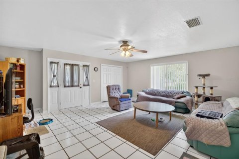 House in Cocoa, Florida 3 bedrooms, 278.71 sq.m. № 2100677 - photo 11