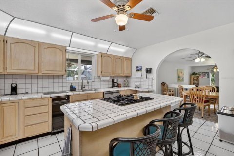 House in Cocoa, Florida 3 bedrooms, 278.71 sq.m. № 2100677 - photo 15