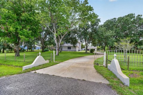 House in Cocoa, Florida 3 bedrooms, 278.71 sq.m. № 2100677 - photo 5