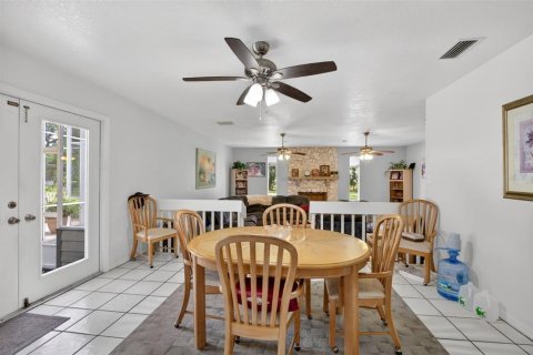 House in Cocoa, Florida 3 bedrooms, 278.71 sq.m. № 2100677 - photo 13