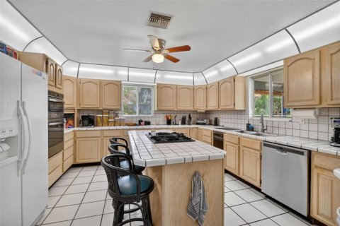 House in Cocoa, Florida 3 bedrooms, 278.71 sq.m. № 2100677 - photo 17