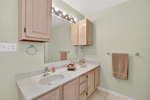 House in Cocoa, Florida 3 bedrooms, 278.71 sq.m. № 2100677 - photo 24