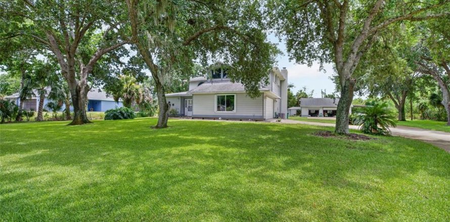 House in Cocoa, Florida 3 bedrooms, 278.71 sq.m. № 2100677