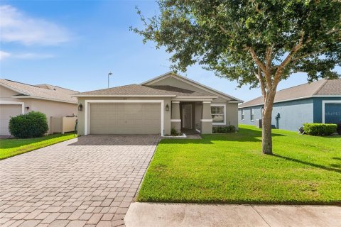House in Auburndale, Florida 3 bedrooms, 162.76 sq.m. № 2351540