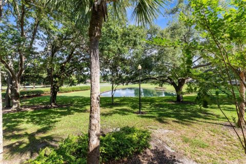 Condo in Orlando, Florida, 2 bedrooms № 2197218 - photo 20
