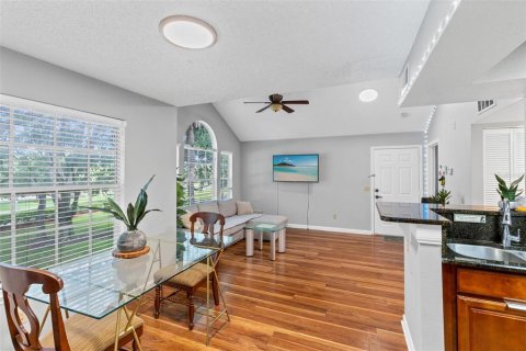 Condo in Orlando, Florida, 2 bedrooms № 2197218 - photo 9
