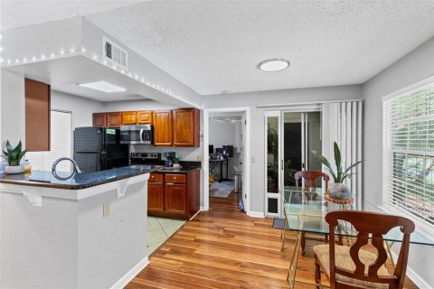 Condo in Orlando, Florida, 2 bedrooms № 2197218 - photo 7