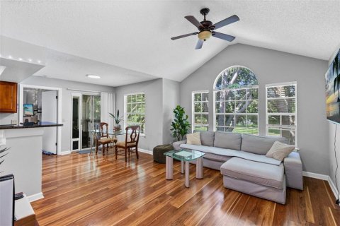 Condo in Orlando, Florida, 2 bedrooms № 2197218 - photo 3
