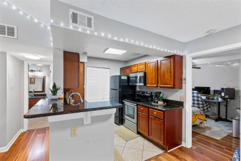 Condo in Orlando, Florida, 2 bedrooms № 2197218 - photo 8