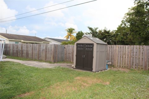 Villa ou maison à vendre à Hollywood, Floride: 3 chambres, 102.19 m2 № 1975729 - photo 19