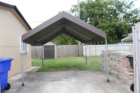 Villa ou maison à vendre à Hollywood, Floride: 3 chambres, 102.19 m2 № 1975729 - photo 12