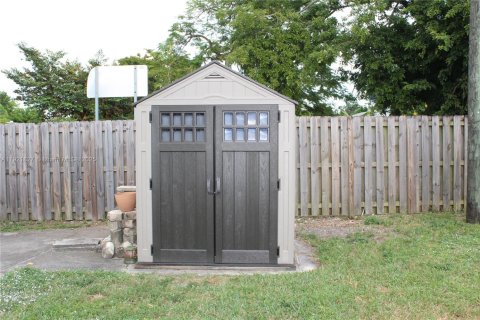 Villa ou maison à vendre à Hollywood, Floride: 3 chambres, 102.19 m2 № 1975729 - photo 13