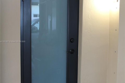 Villa ou maison à vendre à Hollywood, Floride: 3 chambres, 102.19 m2 № 1975729 - photo 22