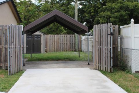Villa ou maison à vendre à Hollywood, Floride: 3 chambres, 102.19 m2 № 1975729 - photo 11