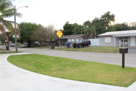 Villa ou maison à vendre à Hollywood, Floride: 3 chambres, 102.19 m2 № 1975729 - photo 9