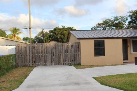 Villa ou maison à vendre à Hollywood, Floride: 3 chambres, 102.19 m2 № 1975729 - photo 3