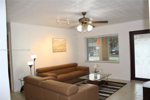 Villa ou maison à vendre à Hollywood, Floride: 3 chambres, 102.19 m2 № 1975729 - photo 29