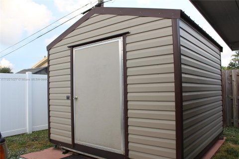 Villa ou maison à vendre à Hollywood, Floride: 3 chambres, 102.19 m2 № 1975729 - photo 15