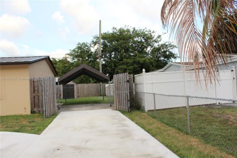 Villa ou maison à vendre à Hollywood, Floride: 3 chambres, 102.19 m2 № 1975729 - photo 10