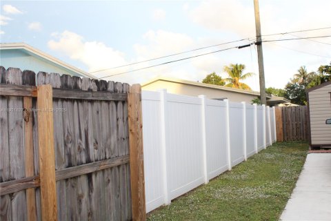 Villa ou maison à vendre à Hollywood, Floride: 3 chambres, 102.19 m2 № 1975729 - photo 16