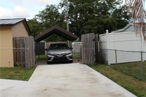 Villa ou maison à vendre à Hollywood, Floride: 3 chambres, 102.19 m2 № 1975729 - photo 6