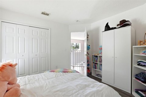 House in Davenport, Florida 6 bedrooms, 257.43 sq.m. № 2112477 - photo 24