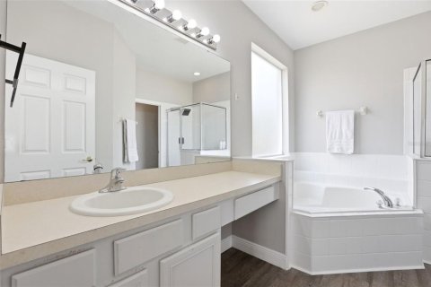House in Davenport, Florida 6 bedrooms, 257.43 sq.m. № 2112477 - photo 21