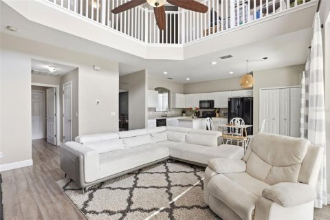 House in Davenport, Florida 6 bedrooms, 257.43 sq.m. № 2112477 - photo 16