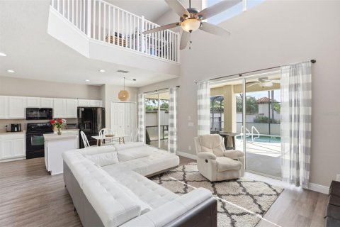 House in Davenport, Florida 6 bedrooms, 257.43 sq.m. № 2112477 - photo 15