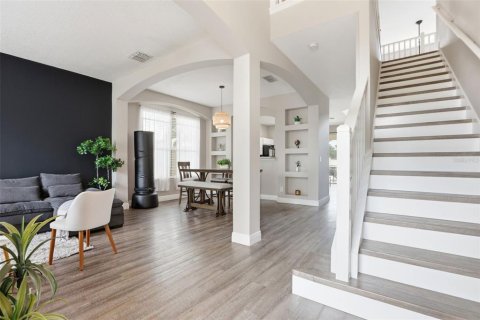 House in Davenport, Florida 6 bedrooms, 257.43 sq.m. № 2112477 - photo 2