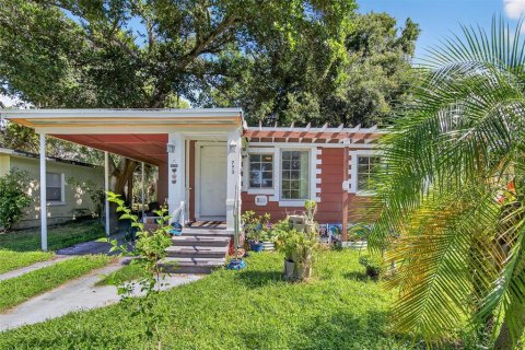 House in Saint Petersburg, Florida 2 bedrooms, 69.86 sq.m. № 1876407 - photo 1